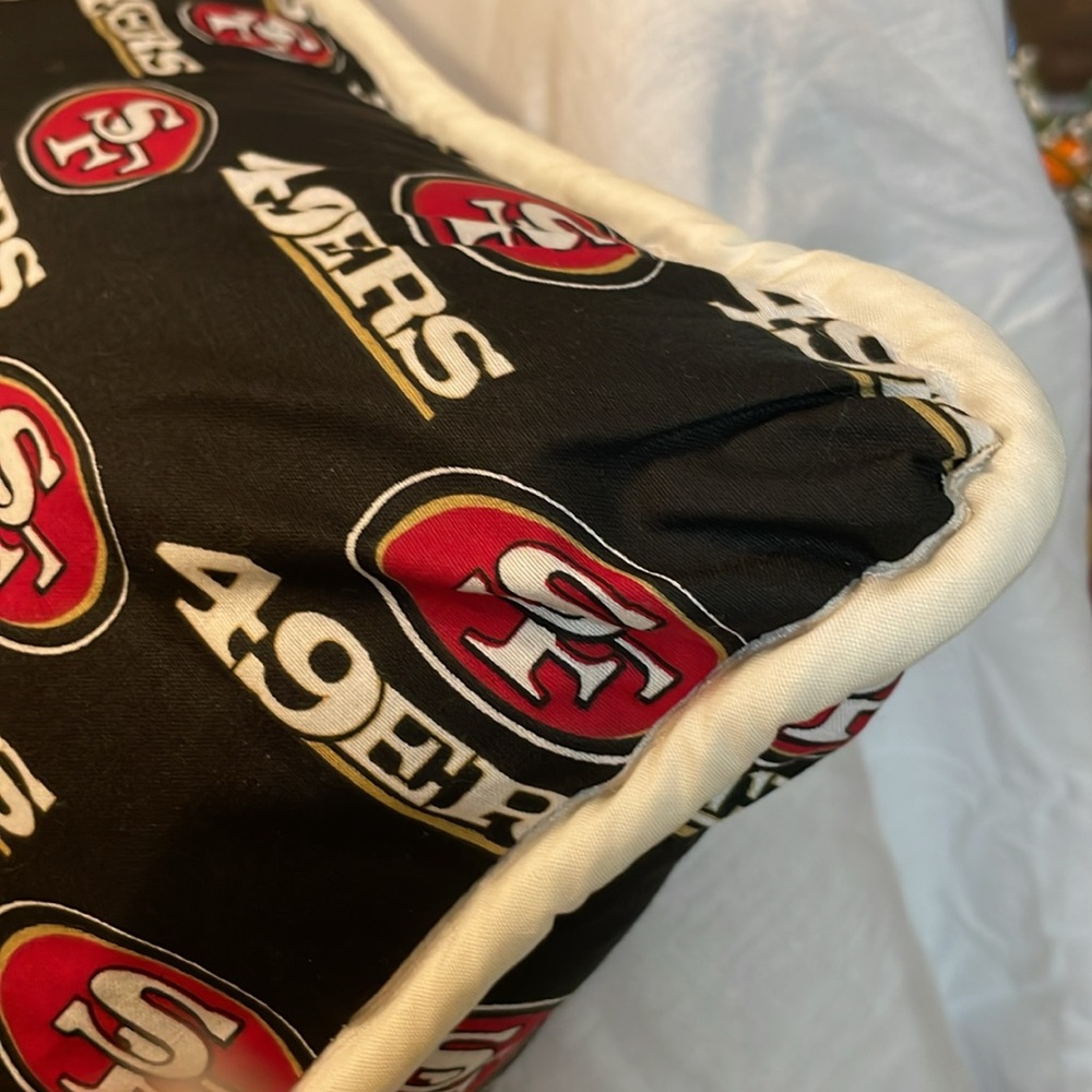 San Francisco 49ers pillow - Picture 3 of 3